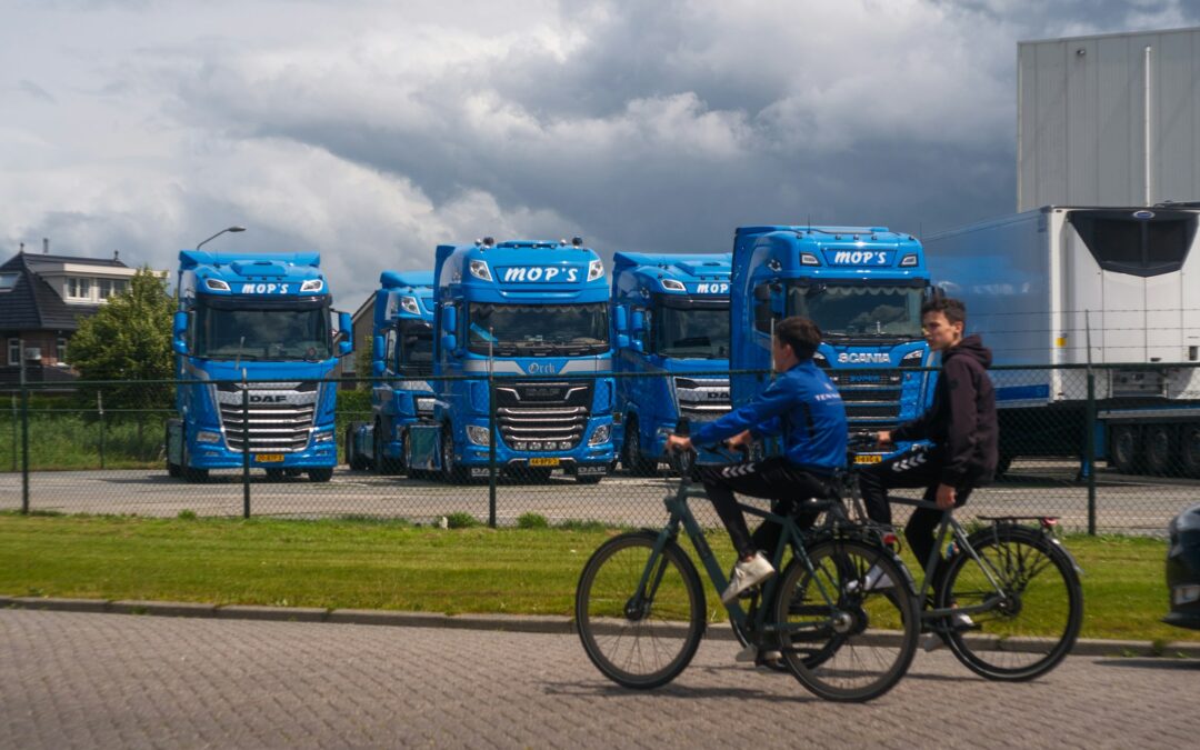 How Precision UV Printing Transforms Fleet Graphics for Trucking Companies